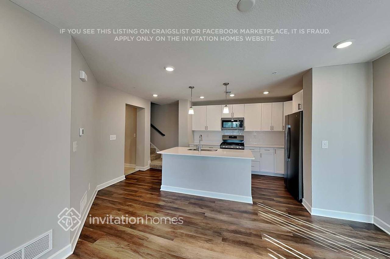10916 Zest St Ne #D - Photo 7 of 20