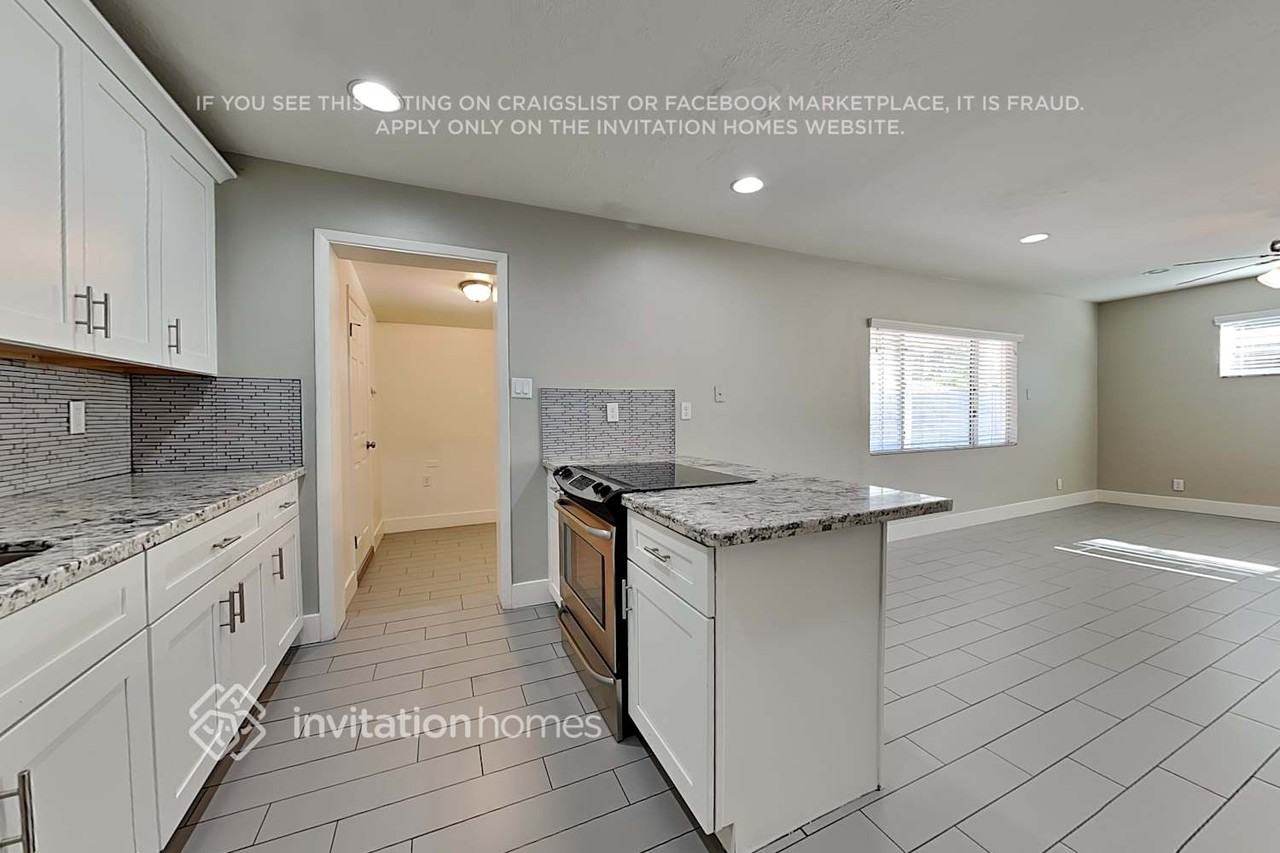 7501 E Latham St - Photo 7 of 16