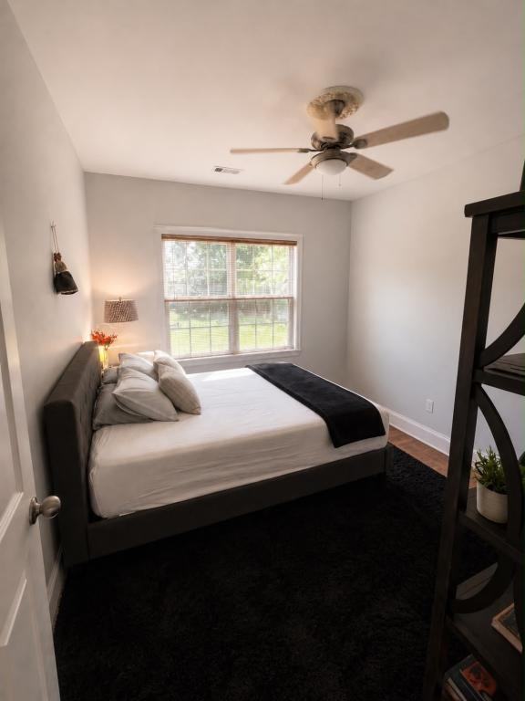 1208 N 22nd Pl - Photo 3 of 15