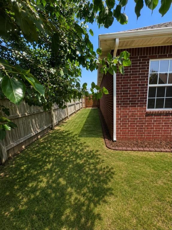 1208 N 22nd Pl - Photo 4 of 15