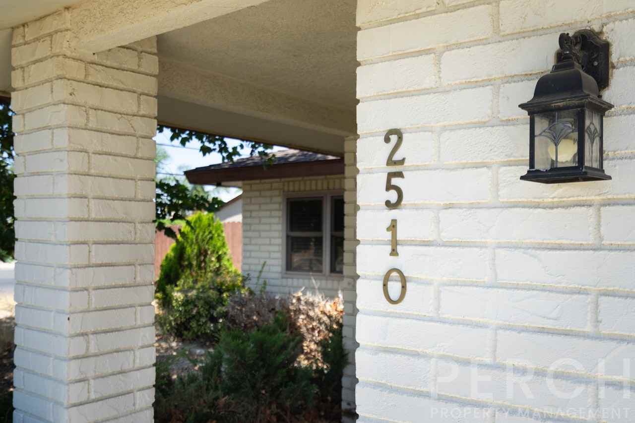 2510 E Devonshire Ave #1 - Photo 4 of 28