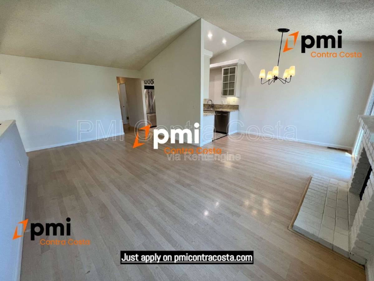 409 Camelback Rd - Photo 3 of 10