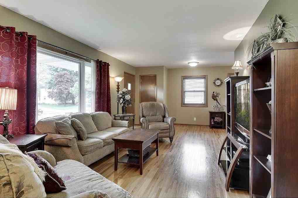 10682 Jefferson St Ne - Photo 4 of 16