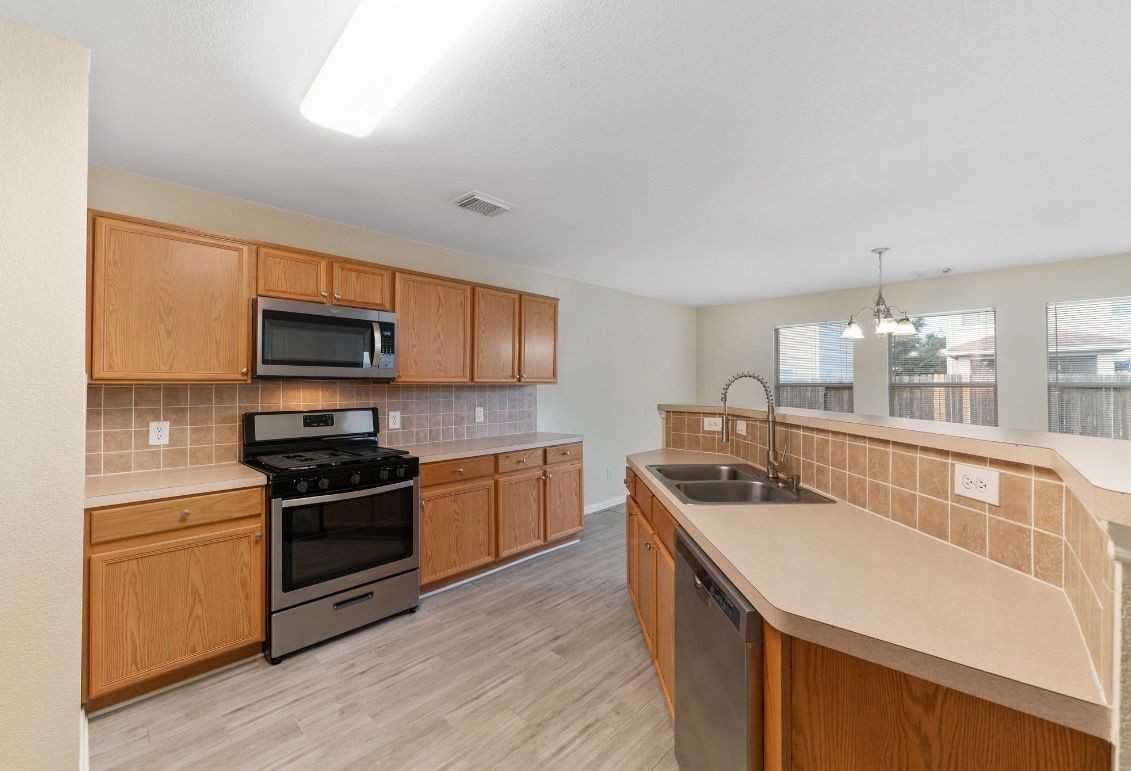 311 Remington Creek Dr - Photo 2 of 6