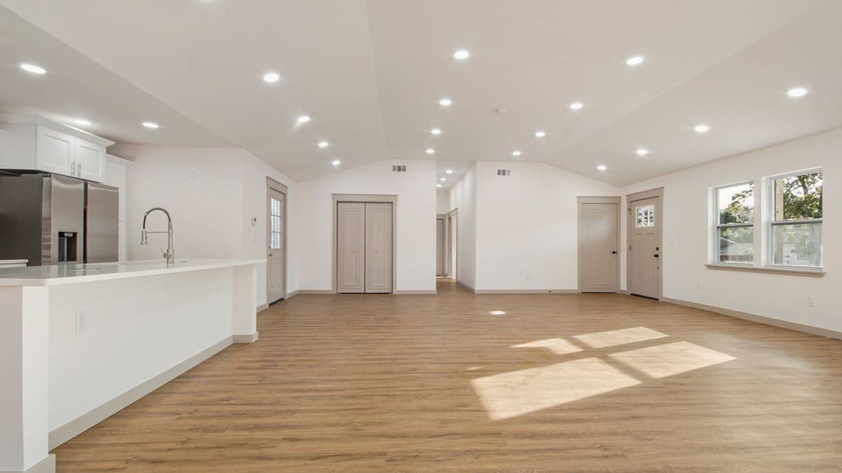 112 N Gayle Ave - Photo 4 of 33