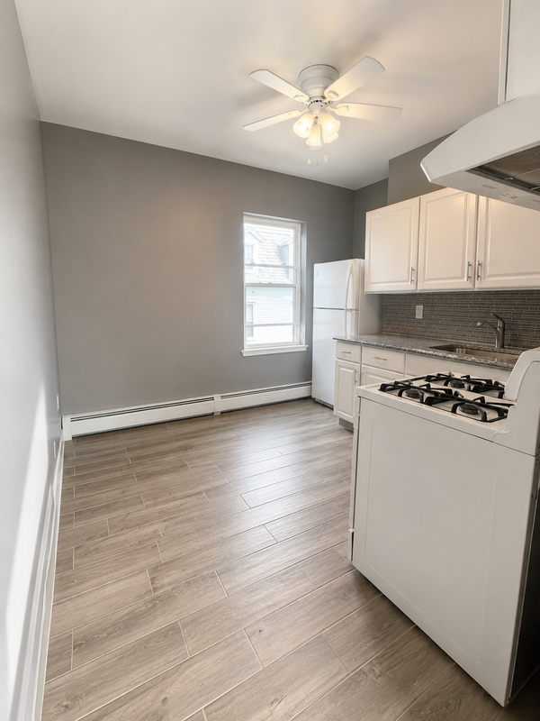 471 Division St - Photo 6 of 9