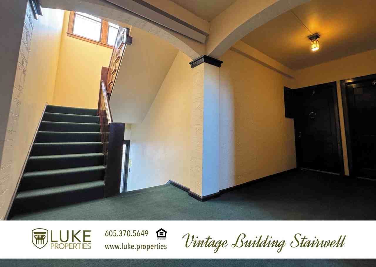 1216 S Center Ave #5 - Photo 5 of 21