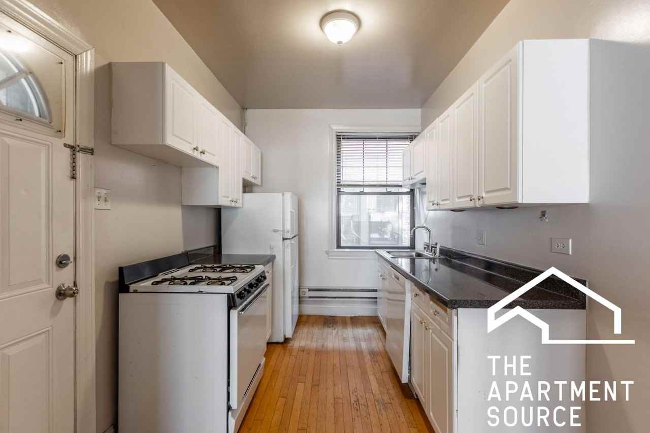 1315 Oak Ave #J2 - Photo 2 of 11