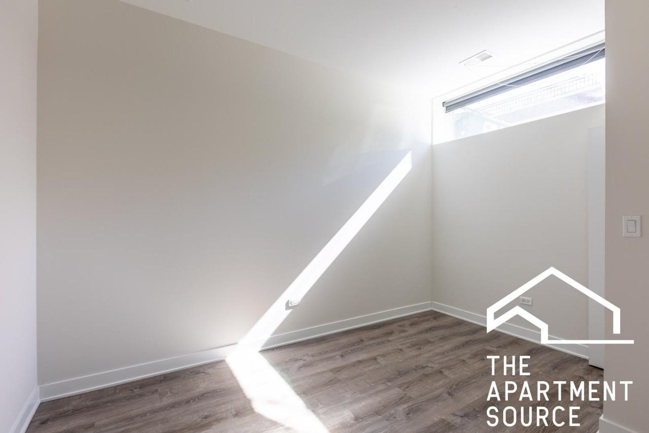 2247 W Lawrence Ave #2 - Photo 7 of 27