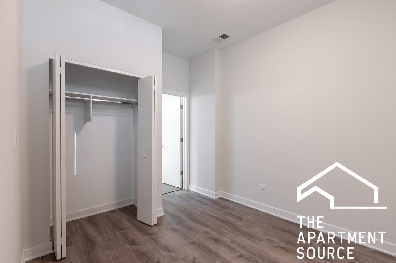 2247 W Lawrence Ave #2 - Photo 7 of 27