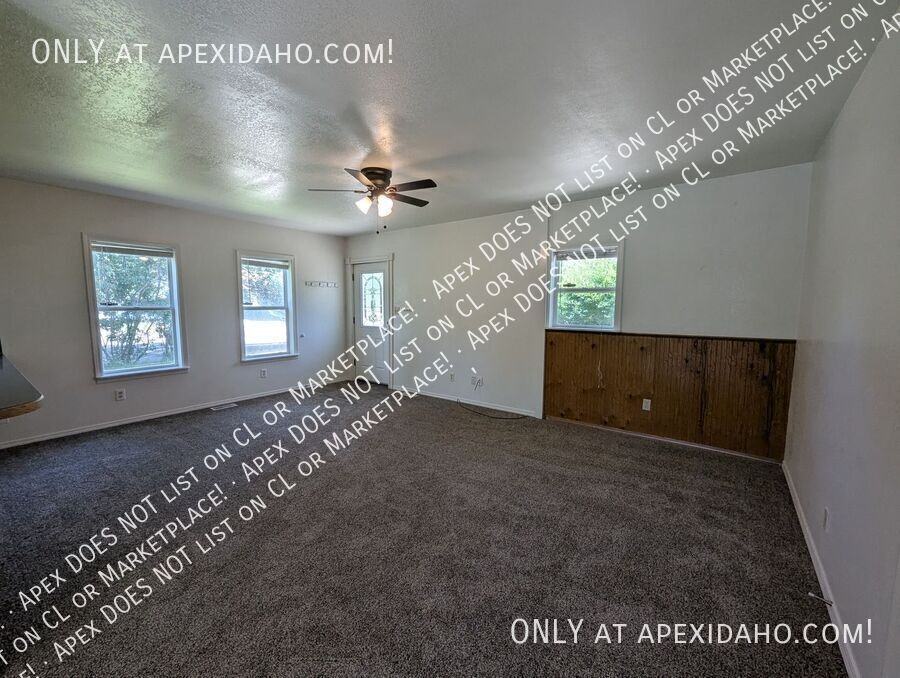 1323 W Howard St - Photo 3 of 11