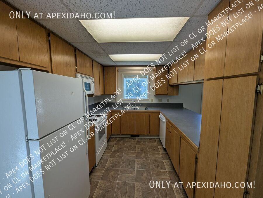 1323 W Howard St - Photo 4 of 11
