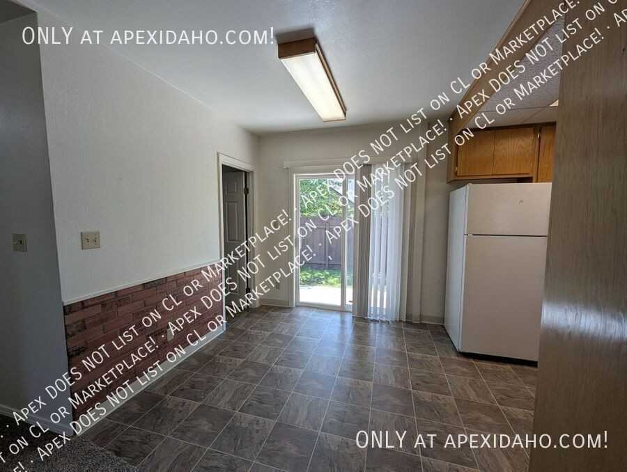 1323 W Howard St - Photo 5 of 11