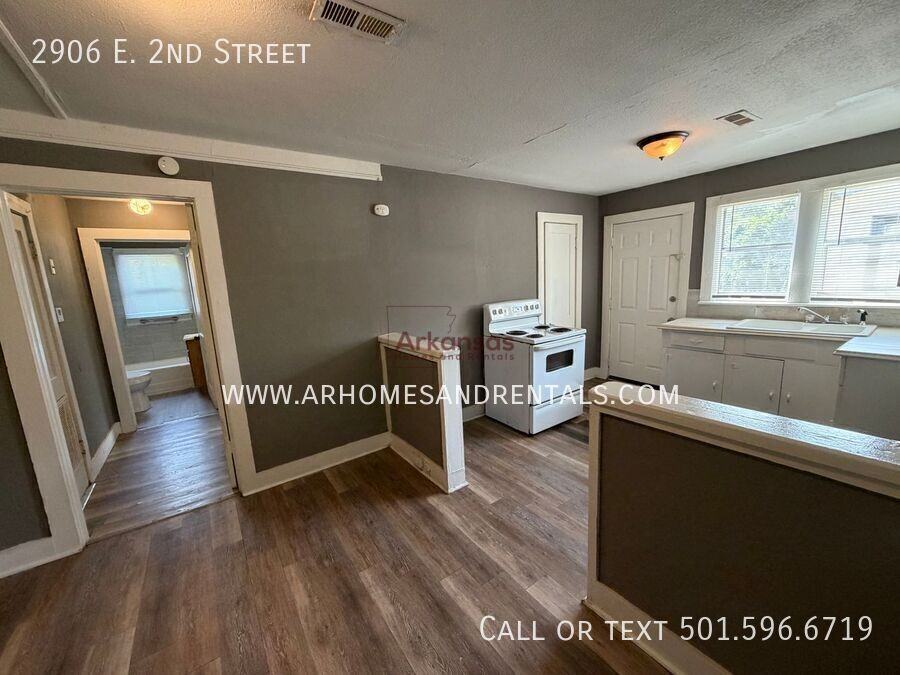 2906 E 2nd St - Photo 4 of 14
