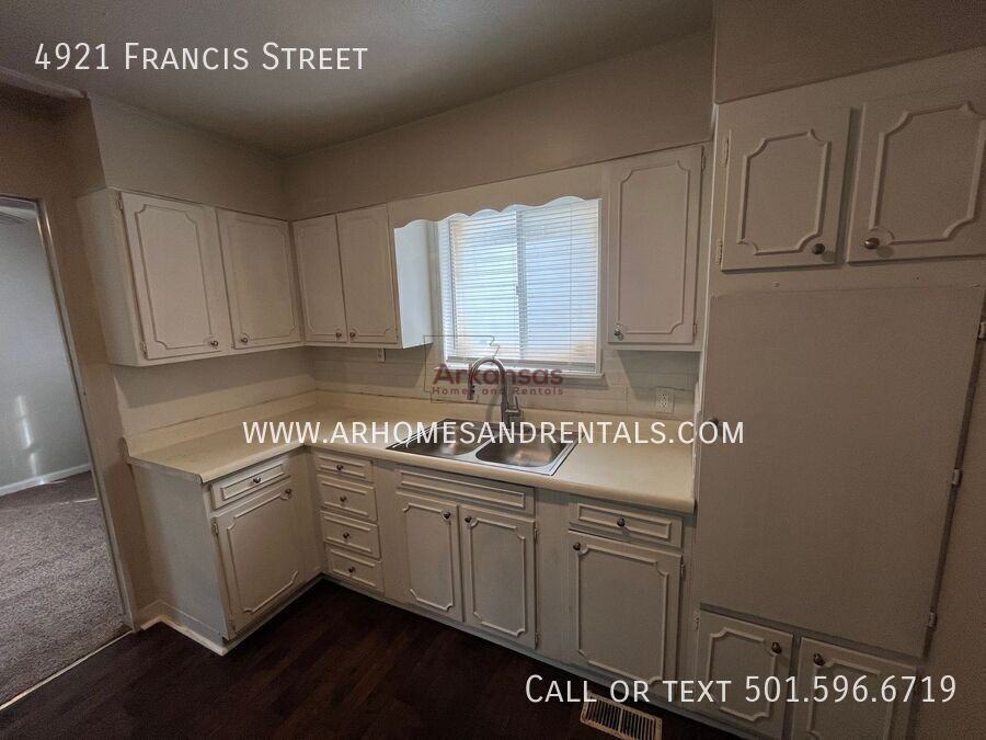 4921 Francis St - Photo 5 of 14