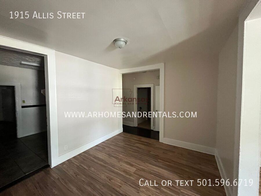 1915 Allis St - Photo 3 of 9