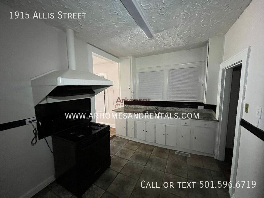 1915 Allis St - Photo 4 of 9