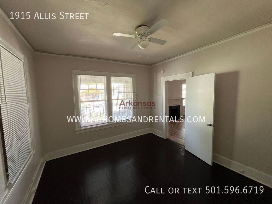 1915 Allis St - Photo 5 of 9