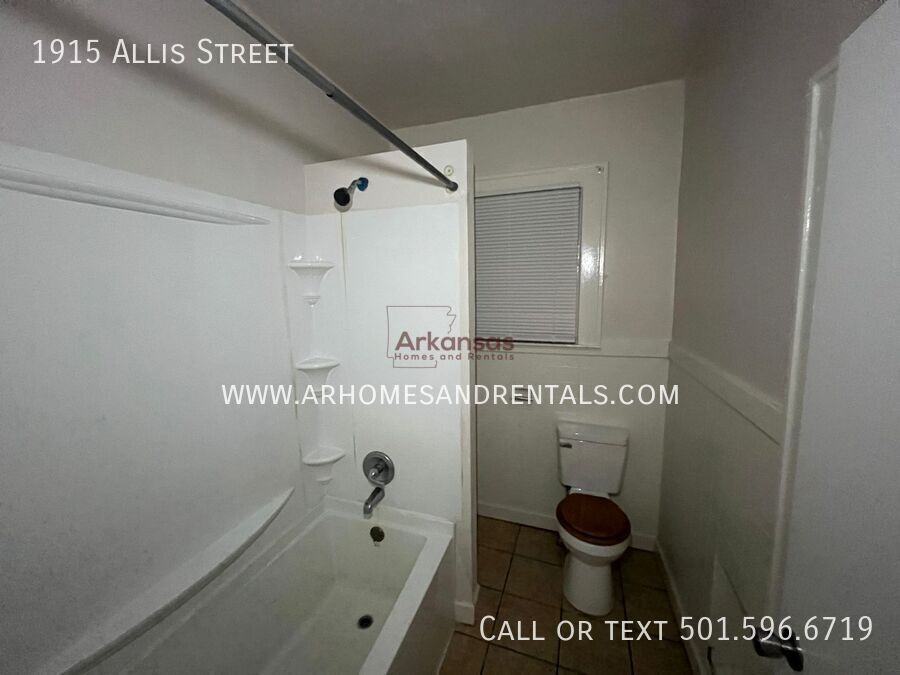 1915 Allis St - Photo 7 of 9