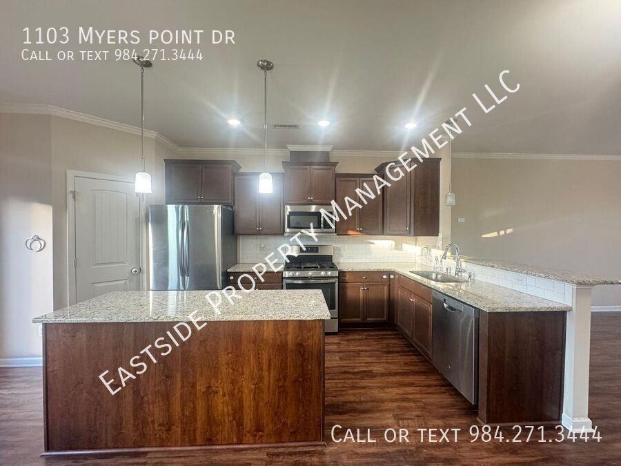 1103 Myers Point Dr - Photo 5 of 21