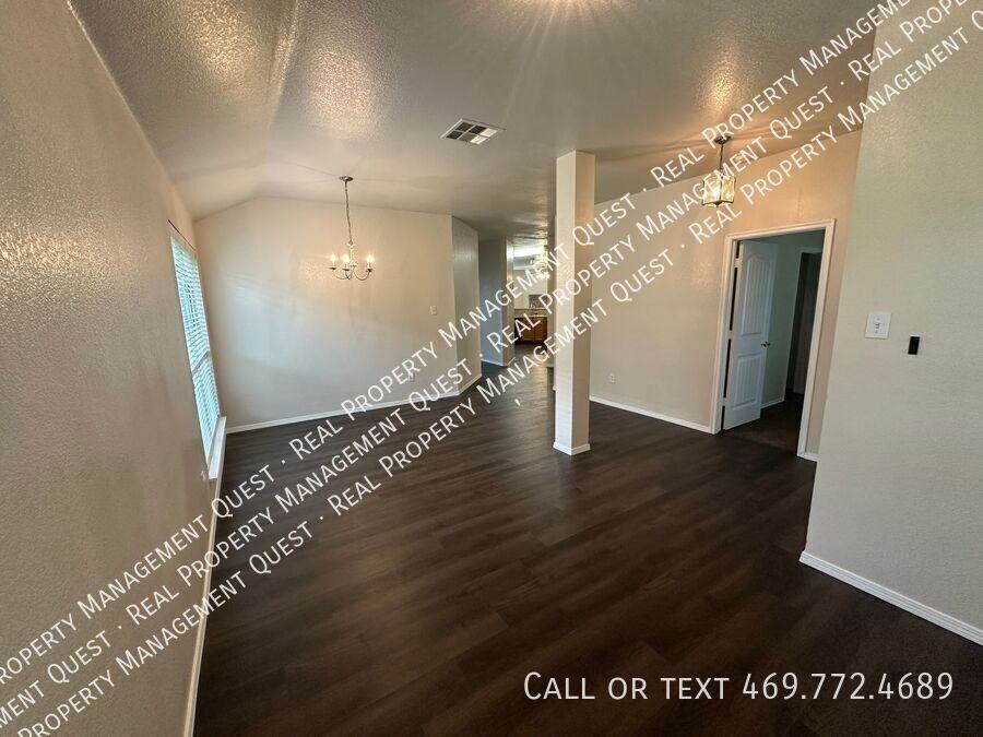 2816 Blue Heron Dr - Photo 3 of 20