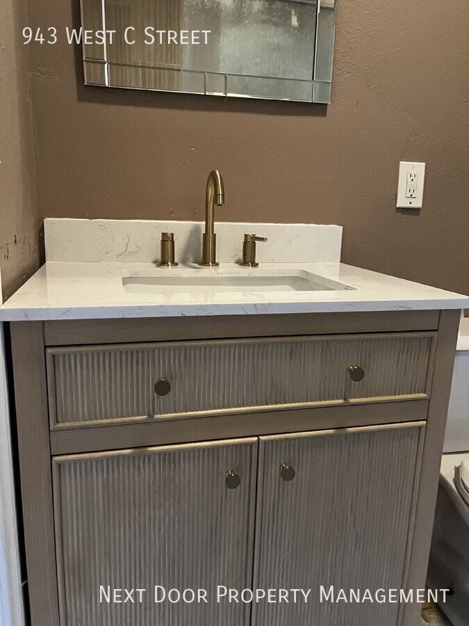 943 W C St - Photo 6 of 13