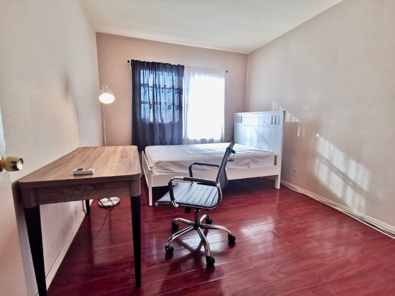 2020 Cloverfield Blvd #5B2 - Photo 7 of 11
