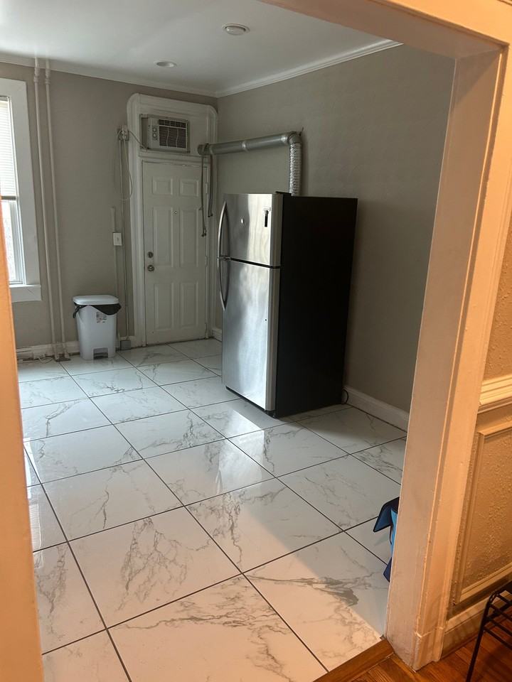 222 N Ellwood Ave - Photo 5 of 18