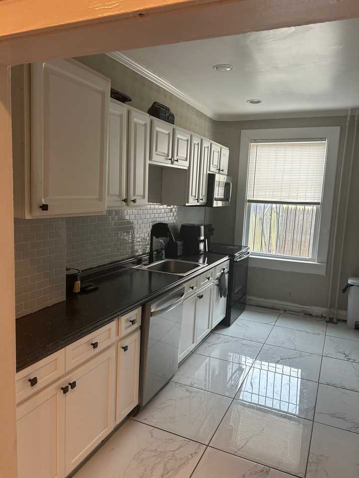 222 N Ellwood Ave - Photo 6 of 18