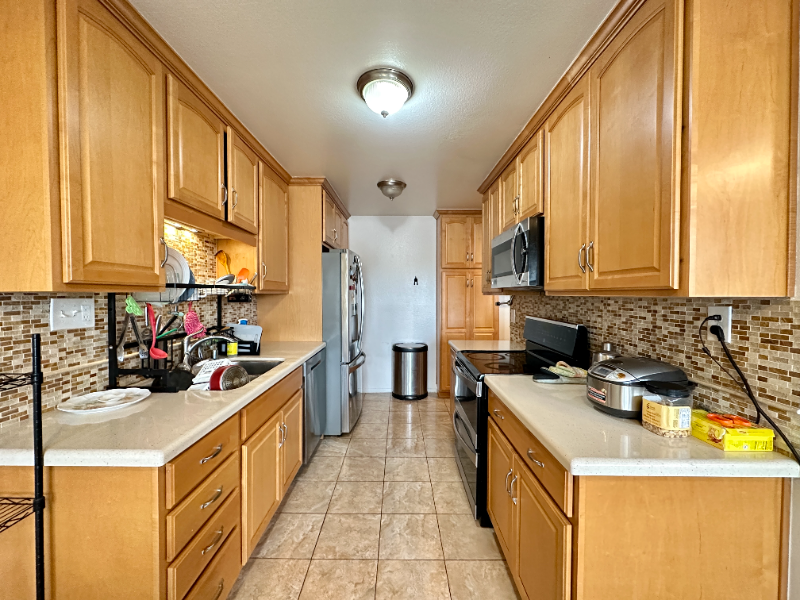 6051 Canterbury Dr - Photo 4 of 17