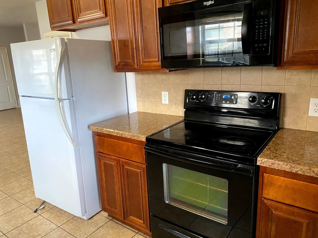 904 Parkplace Rdg #906 - Photo 2 of 16