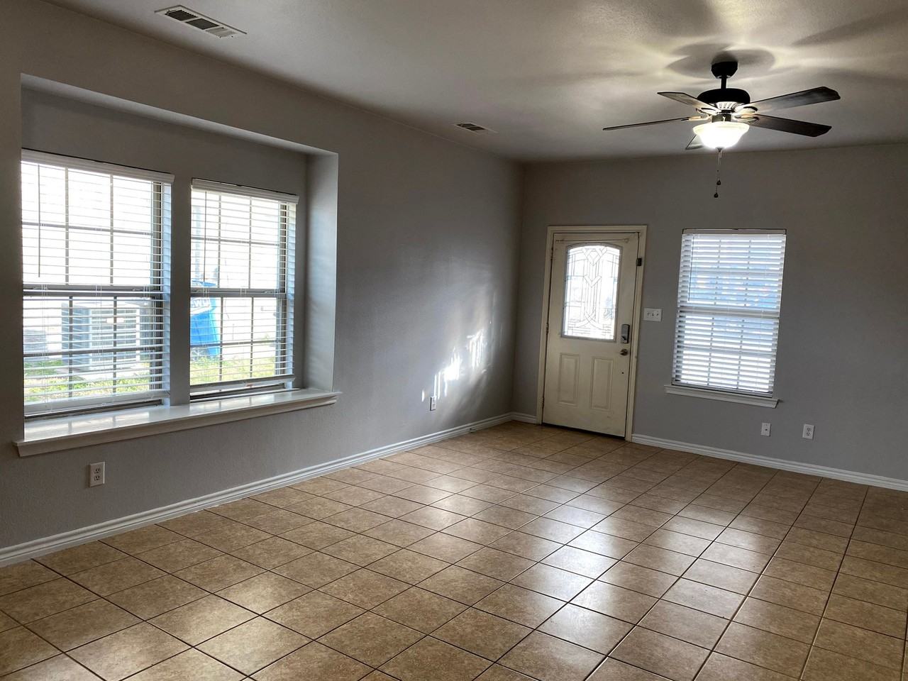 904 Parkplace Rdg #906 - Photo 5 of 16