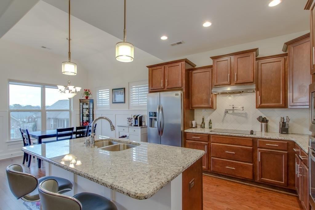422 Tamarac Dr - Photo 2 of 11