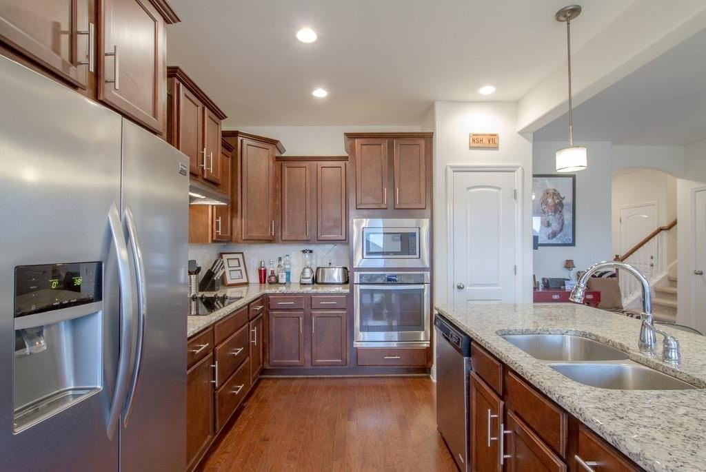 422 Tamarac Dr - Photo 3 of 11