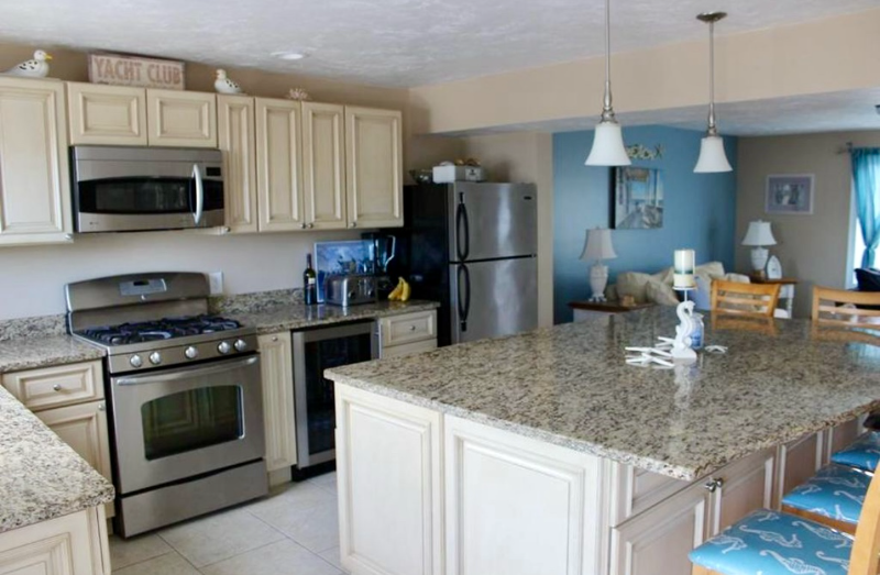 275 N End Blvd - Photo 3 of 13