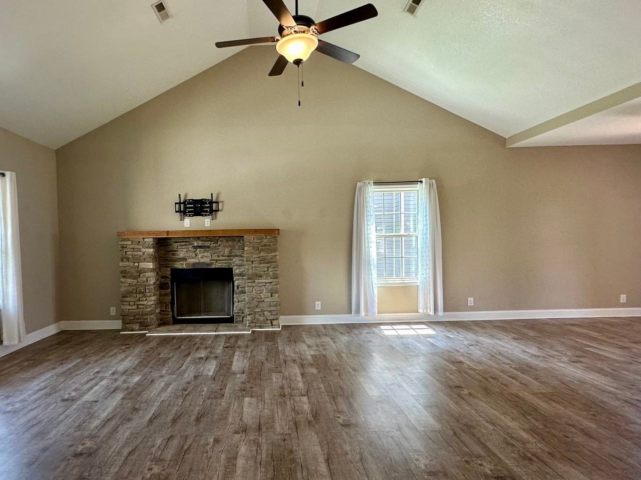 1124 Eagles View Dr - Photo 5 of 24