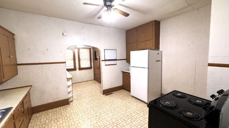 406 S Chicago Ave - Photo 3 of 17