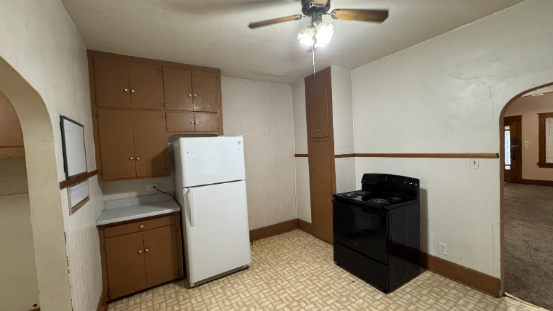 406 S Chicago Ave - Photo 7 of 17