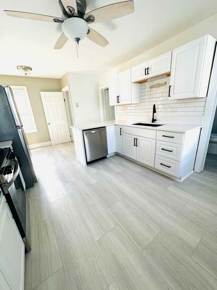 310 W Scott St #A - Photo 2 of 22
