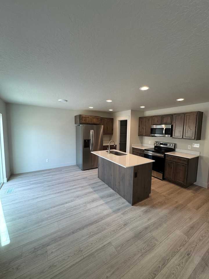 4023 S Woodland Ave - Photo 2 of 16