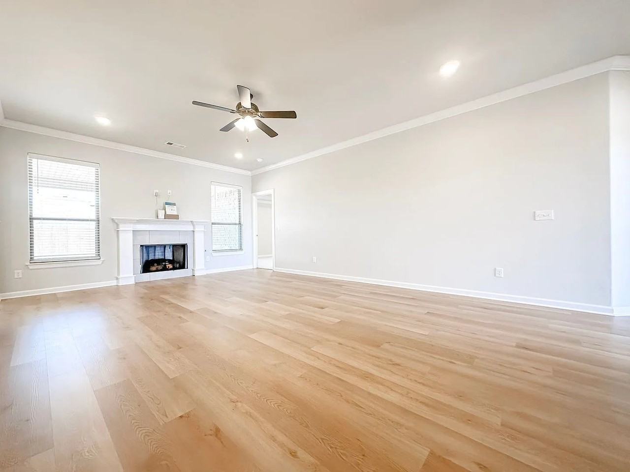 430 Willow Dr - Photo 3 of 18