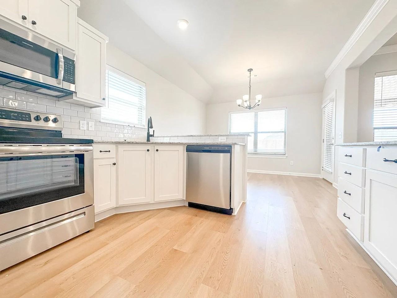 430 Willow Dr - Photo 5 of 18