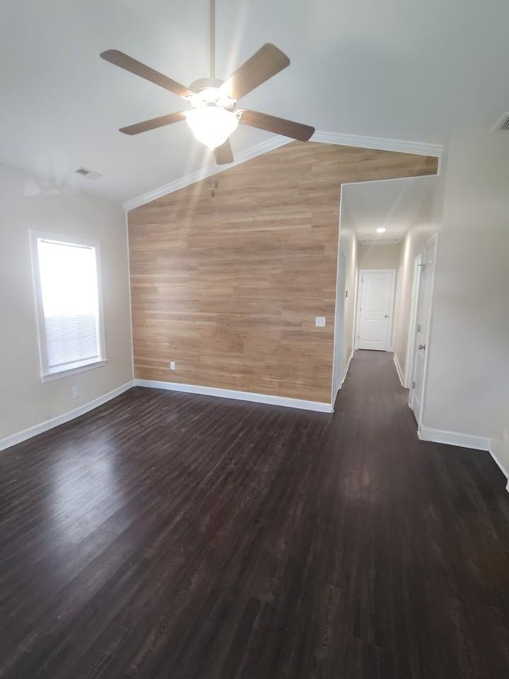 372 Dwight St - Photo 2 of 22