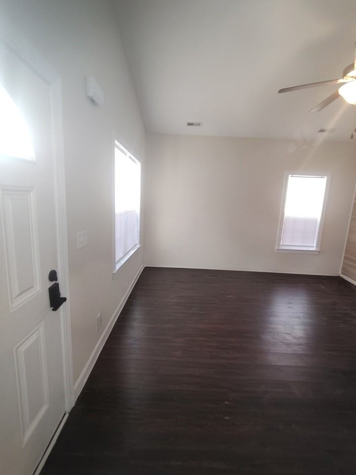 372 Dwight St - Photo 3 of 22