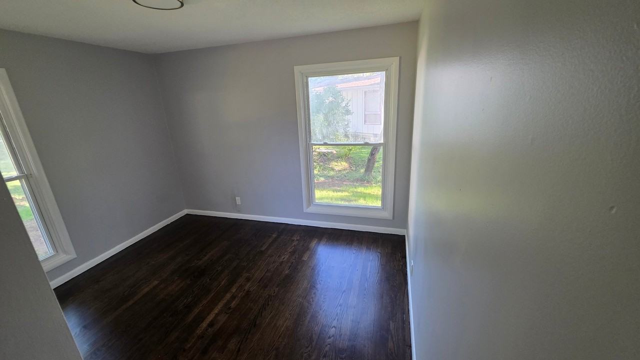 10121 Hardesty Ave - Photo 6 of 9