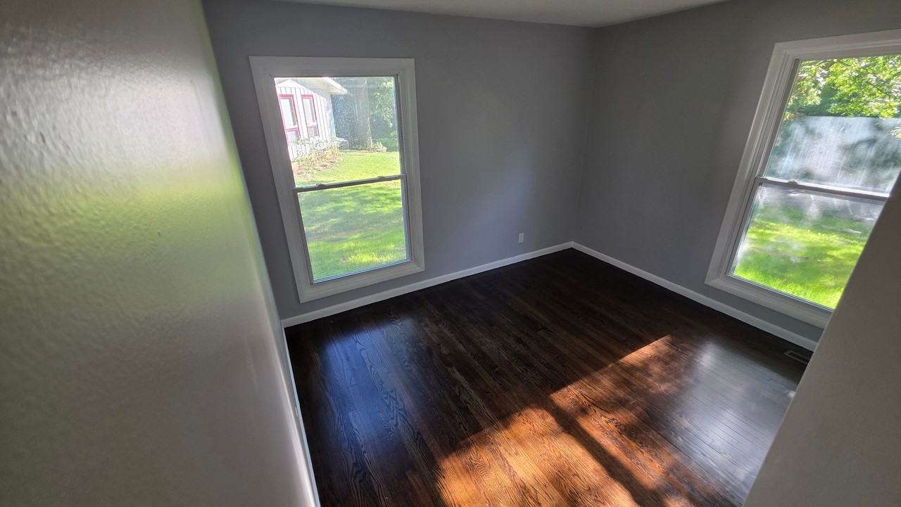 10121 Hardesty Ave - Photo 7 of 9