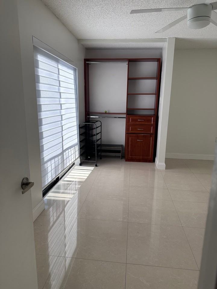 9102C Sw 19th Pl - Photo 3 of 5
