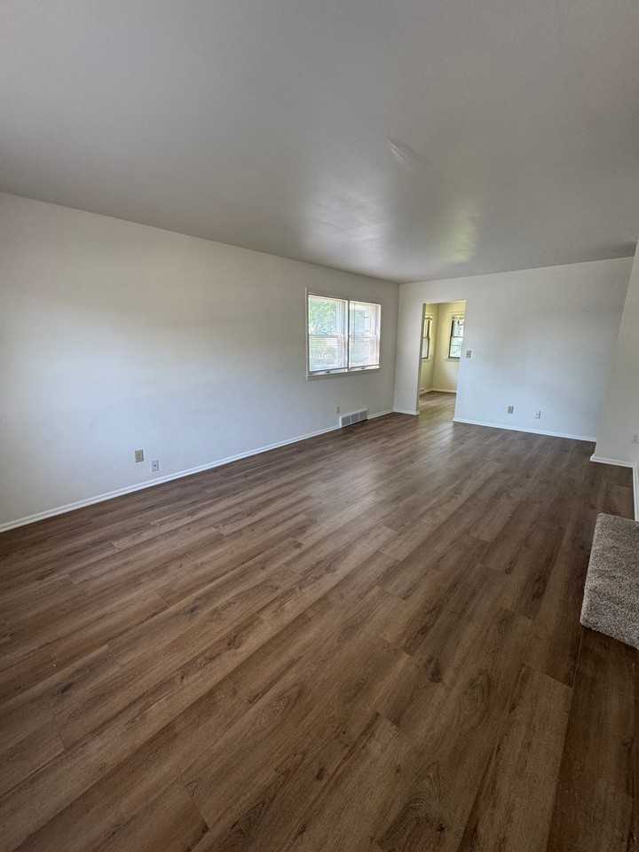 5641 S 104th St #5643 - Photo 3 of 15