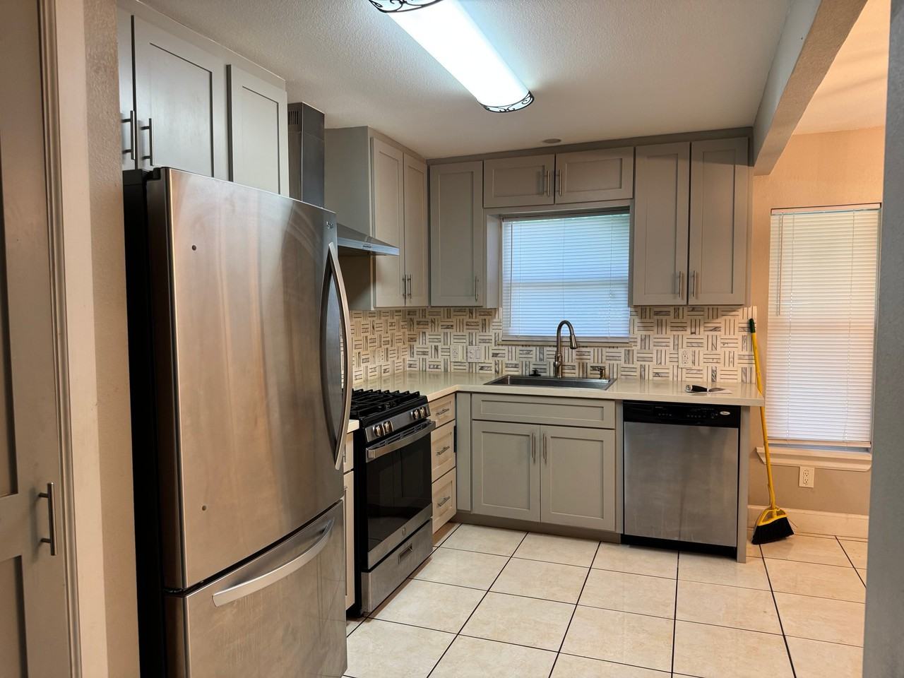 2413 9th Ave N - Photo 4 of 9