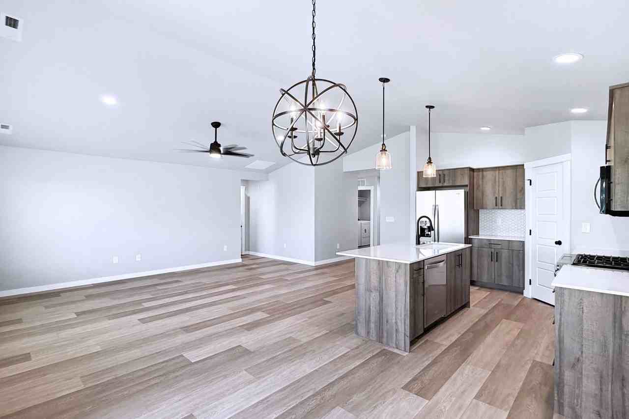 10546 W Teratai St - Photo 3 of 20